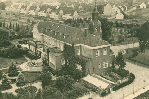 Historisches Foto (Vogelperspektive) von Schloß Styrum mit Garten